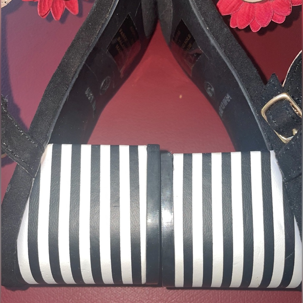 Betsey Johnson Black Sandals with Colorful Floral Accents - Picture 11 of 12